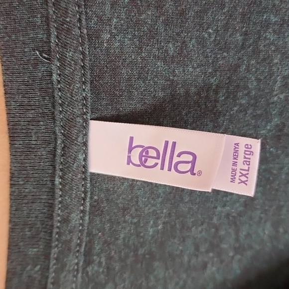 ✨️3/$20 ✨️Bella t-shirt‎ - Picture 3 of 3
